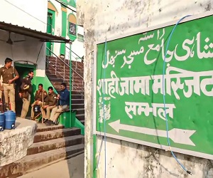 संभल में मस्जिद विवाद के बीच सुप्रीम कोर्ट का बड़ा आदेश, कुआं खोलने पर फिलहाल रोक 1 Untitled