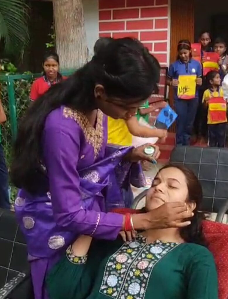 तिलकेजा विद्यालय में शिवराज शर्मा की संगीत कार्यशाला, सुरों से गूंजा परिसर तिलकेजा